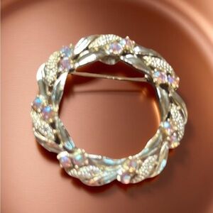 Vtg Signed Gerry's Oval Gold Tone Sapphire purple Rhinestone Faux Pearl Brooch